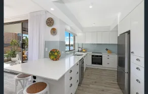 Luxury 2 Bedroom Unit Mooloolaba - Image 2