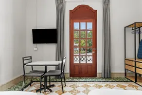 Set of 6 integrated suites for groups - Image 3