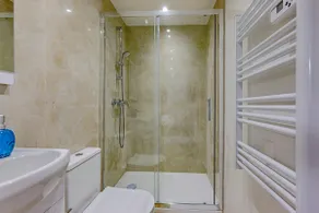 Ideally located close to Paris - Image 4