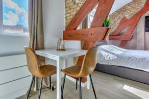 A pied-à-terre near Paris - Image 5