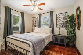 Entire 3bed/2bath home with a king bed/parking - Image 4