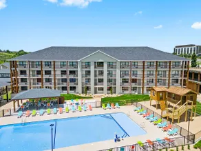 New Downtown Branson Condo-close to Landing! - Image 3