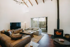 Elegant 5-Bedroom Home with Vineyard Views - Image 5