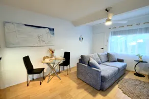 Quality beachside home at Batehaven - Image 3