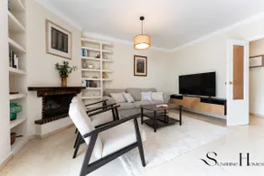 Perfect Location 3 Bedrooms 2 bath, Parking, Pool - Image 3