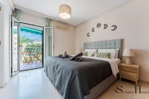 Perfect Location 3 Bedrooms 2 bath, Parking, Pool - Image 5