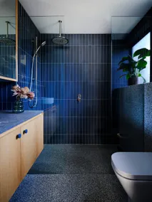 2B 2B Luxe Architect-Designed Apartment Kingston - Image 2