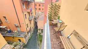 Downtown with exclusive canal views - Image 5