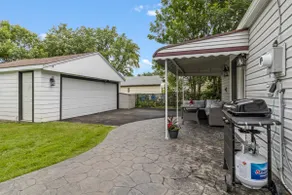 Serene, Renovated 2BR near Airport w/ Yard - Image 5