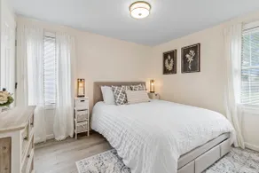 Serene, Renovated 2BR near Airport w/ Yard - Image 3