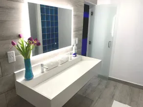 Luxurious Oasis in Club with Jacuzzi - Image 2