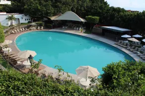 Luxurious Oasis in Club with Jacuzzi - Image 5