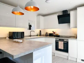 NEW Edwin Bing Mews -Luxury City Centre Home - FREE Parking - Image 2