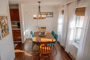 Big Red Retreat: Sleeps 6 - Clean & Cozy Gem! - Image 5