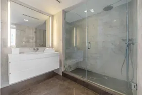 Luxury Suite w/ Rooftop Pool • Beach Steps Away - Image 3