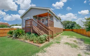 Sleeps 8 | 20 Min to Galveston | Gated | Grill - Image 5