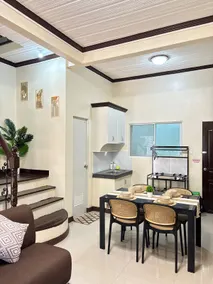 Cozy Apartment Unit with 2 Bedrooms - Image 3