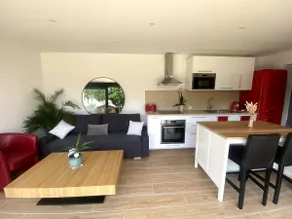 Living room with garden and terrace - Image 5