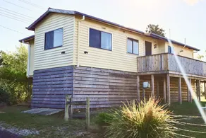 Light Filled Cosy Beach Home - Image 4