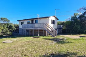 Light Filled Cosy Beach Home - Image 3