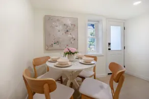 Cozy& Chic 1BR 1BA Lower Unit Near Lake Union - Image 5