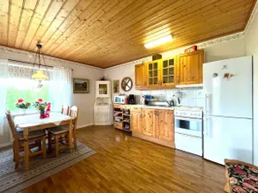 Cozy cottage with lake view - Image 4