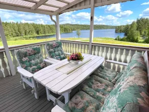 Cozy cottage with lake view - Image 2