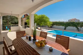 Sunshine Holiday Home - Image 3