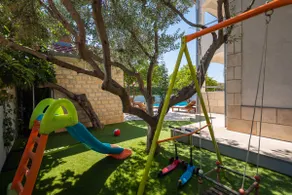 Sunshine Holiday Home - Image 4