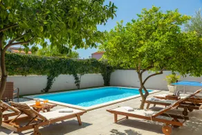 Sunshine Holiday Home - Image 2