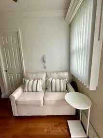 Cozy studio w/ private entrance - Image 4