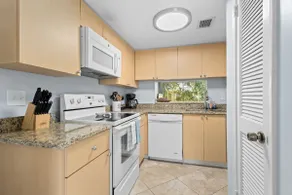 Comfortable 2BR Condo w/ Heated Pool | Near Siesta - Image 4