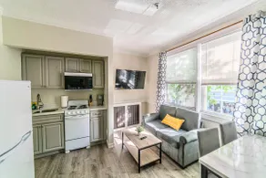 1 Bedroom Falmouth Downtown - Image 3