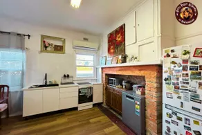 4-Bedroom Harry Potter House in Maryborough centre - Image 4