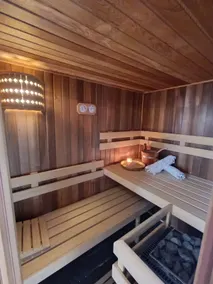 Wellness suite with a hot tub & sauna! - Image 3