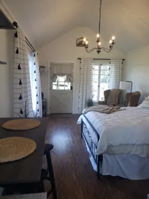 Farm Cabin Retreat - Image 3