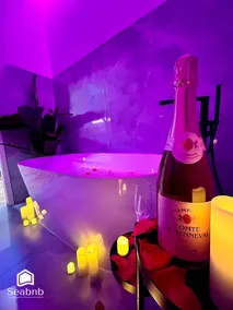 Luxurious Flat - Breakfast - Seaside - Spa Bath/AC - Image 3