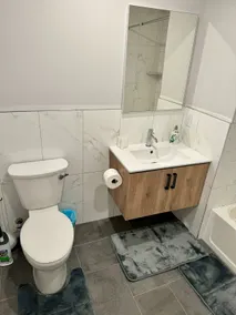 Stylish Studio Apartment - 7 Min Walk NYC Train - Image 2