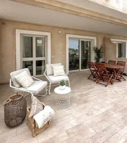 Sweet Serenity-Palau-Terrace with pool access - Image 2