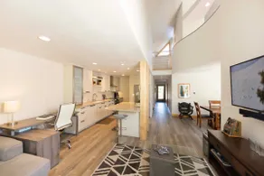 Spacious & bright upper end unit, steps to Main St - Image 4