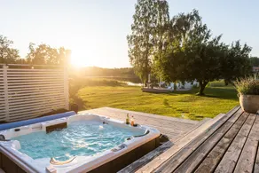 Archipelago dream with lake cottage, jacuzzi and jetty - Image 3