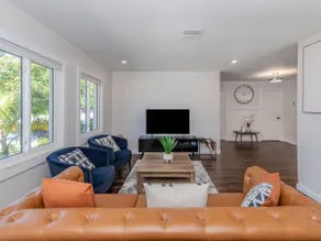 Venice Island Home w Heated Pool - Image 4