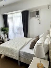 1-Bedroom Unit Manhattan Heights Araneta Cuabo with Balcony - Image 4