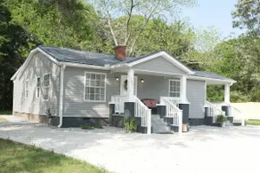 Beautiful 3/2 Family Home - Image 2