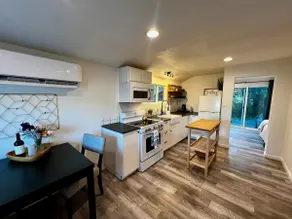 Enchanting Creekside Retreat: Your Downtown Oasis - Image 5