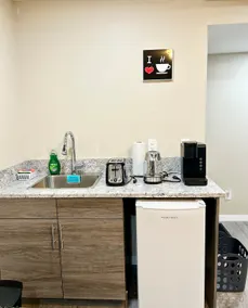 Larry Luxury Modern Suite Regina - Image 3