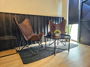 Blue Apartment + Invoice + Netflix + Pet-friendly! - Image 3