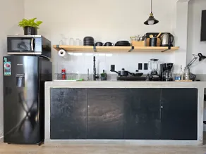 Blue Apartment + Invoice + Netflix + Pet-friendly! - Image 4