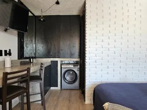 Blue Apartment + Invoice + Netflix + Pet-friendly! - Image 2
