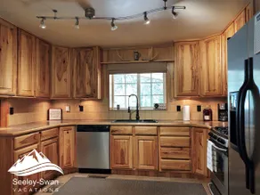 Summer Getaway-Pet-Friendly, Near Lakes & Trails - Image 5